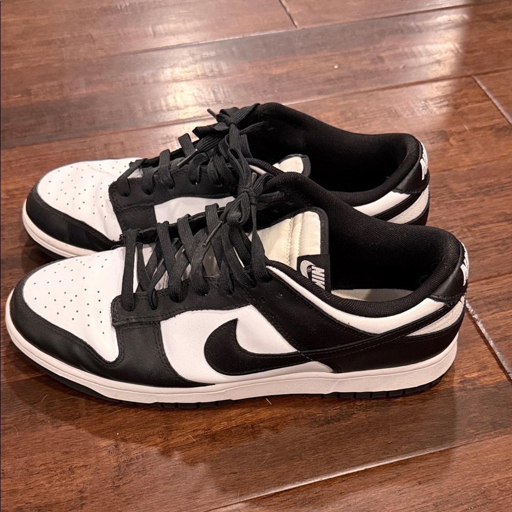 Nike Men's Nike Dunk Black and White Low-Top Sneakers
